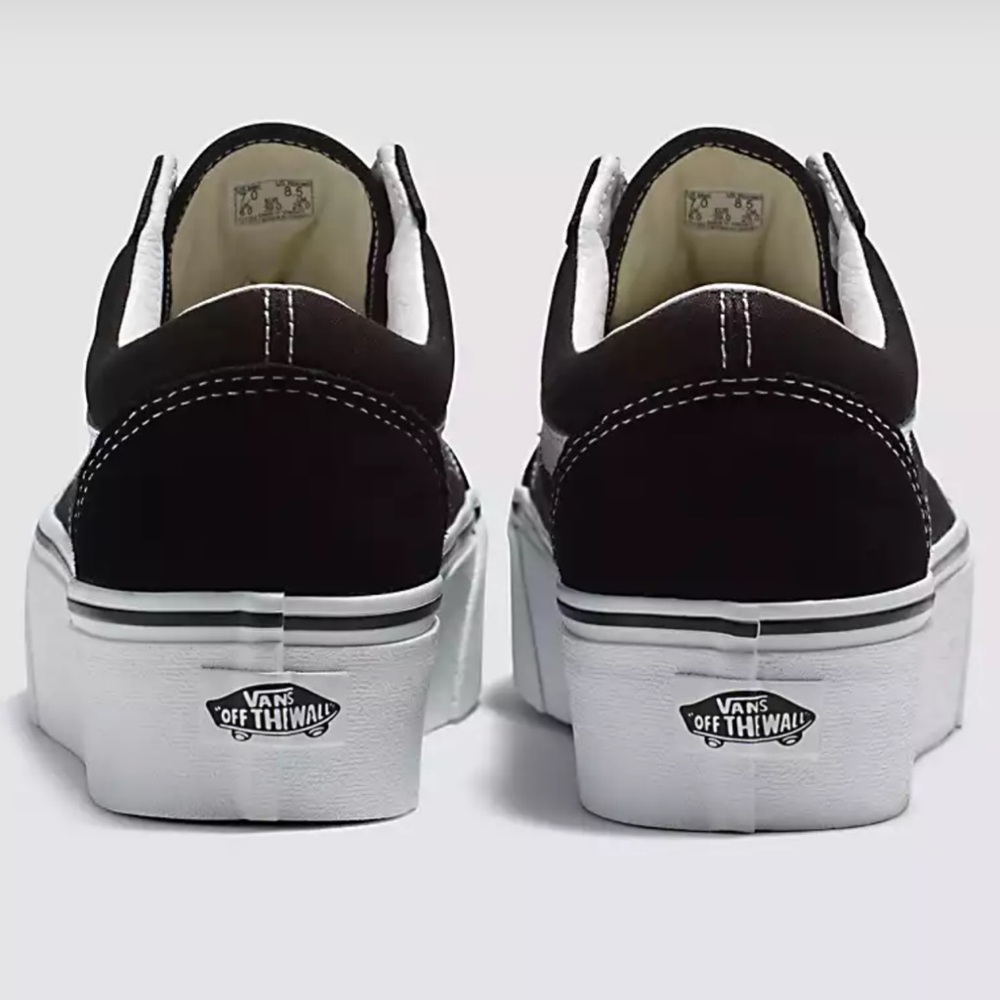 Vans WMNS Old Skool Stackform
Suede/Canvas Black/True Wht
VN0A7Q5M6BT Platforms - Picture 4 of 16